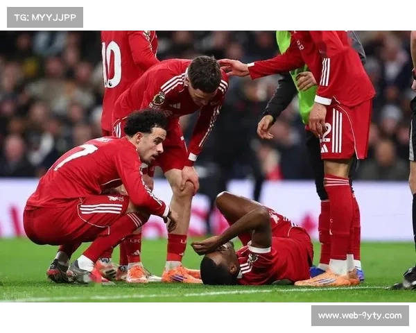 利物浦锋线伊萨克受伤，半场替补登场后遭滑铲